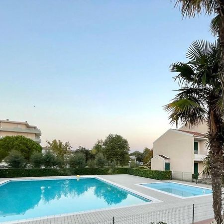 Apartment Caorle De Lux Swimming Pool, Parking, Garden Exteriör bild