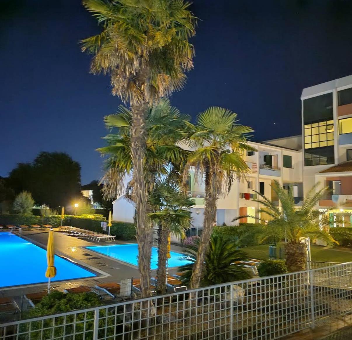 Apartment Caorle De Lux Swimming Pool, Parking, Garden Exteriör bild